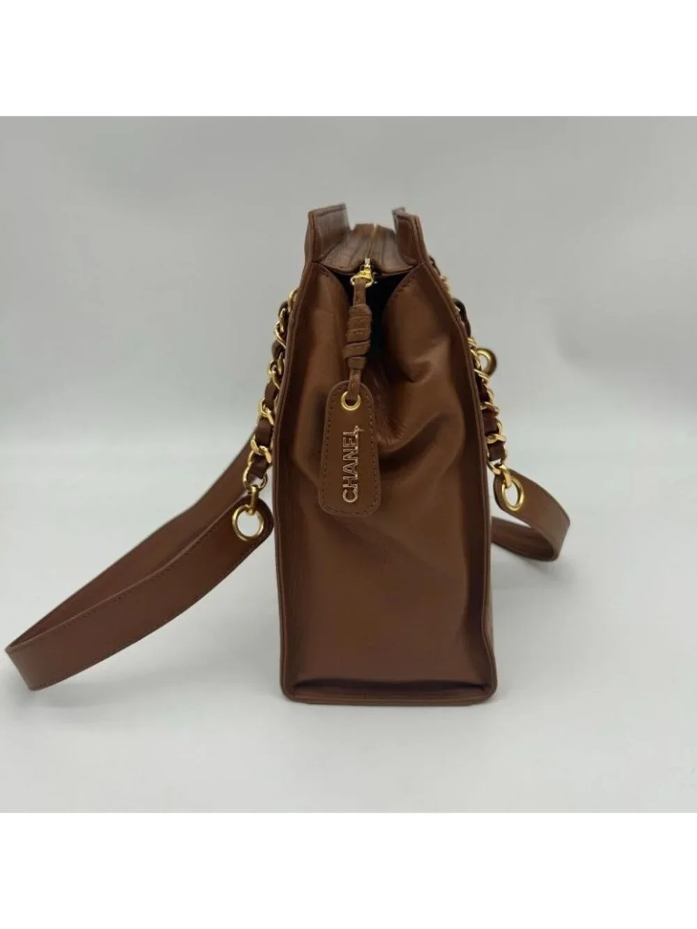 Chanel CC Logo Shoulder Bag - Picture 3 of 15